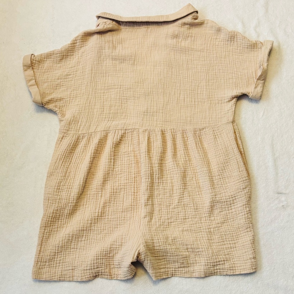 New in Size Large Beige Button-Front Romper EUC - Picture 3 of 4